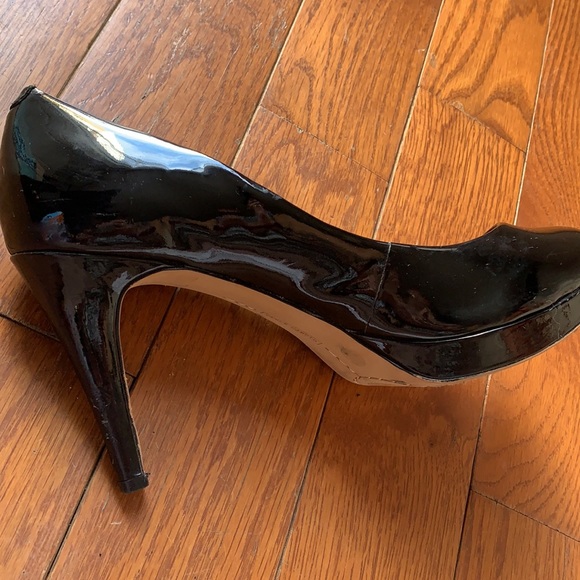 Vince Camuto shiny black heels - size 8 - Picture 7 of 13